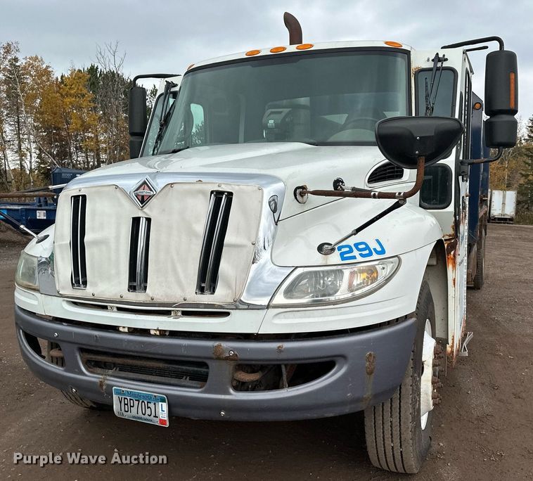 image for item MQ9521 2007 International 7400  refuse truck