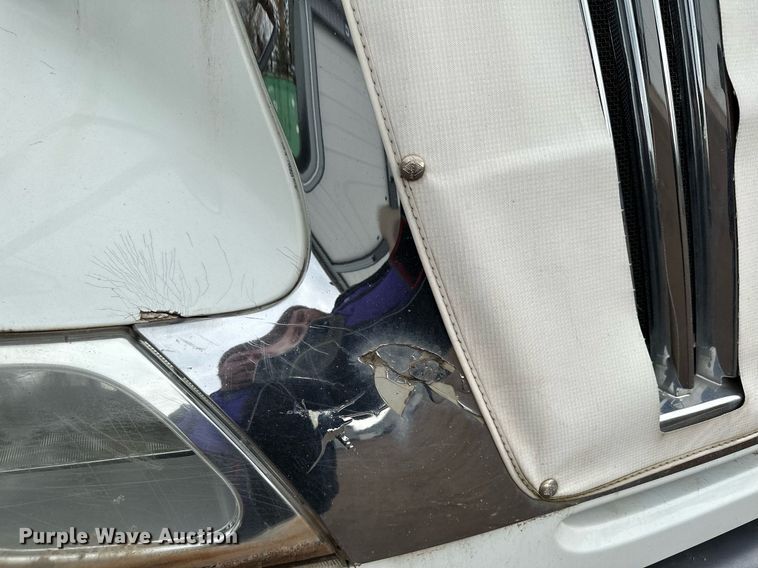 image for item MQ9521 2007 International 7400  refuse truck