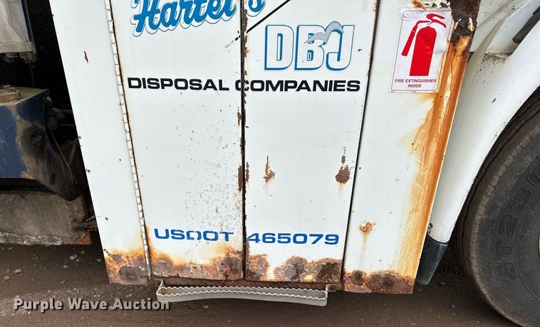 image for item MQ9521 2007 International 7400  refuse truck