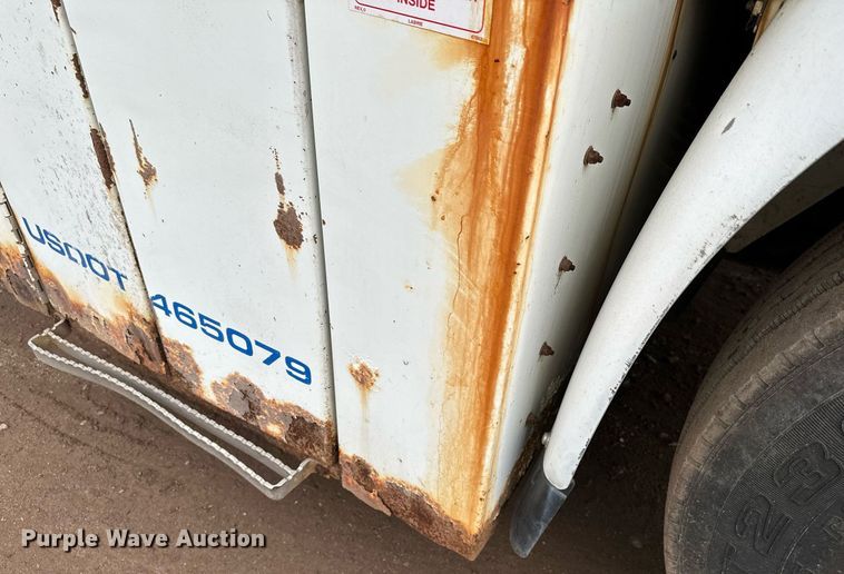 image for item MQ9521 2007 International 7400  refuse truck