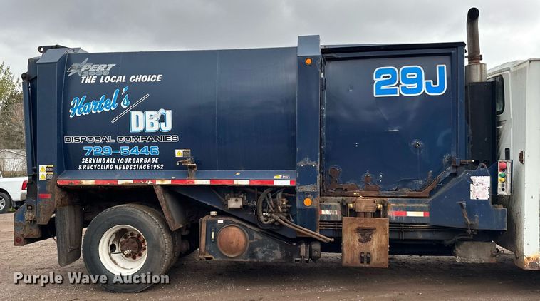 image for item MQ9521 2007 International 7400  refuse truck