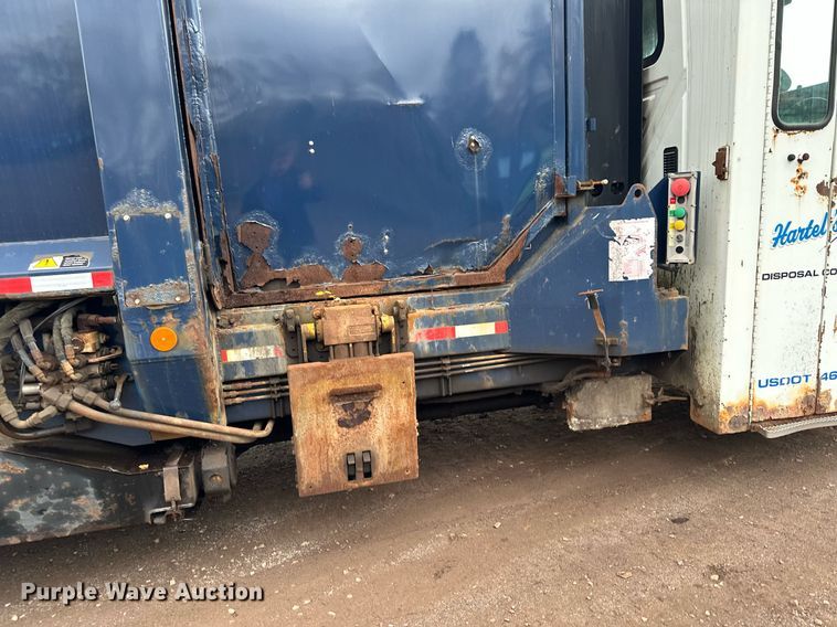 image for item MQ9521 2007 International 7400  refuse truck