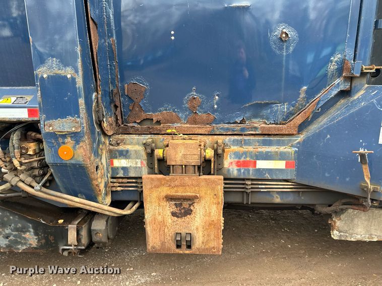 image for item MQ9521 2007 International 7400  refuse truck