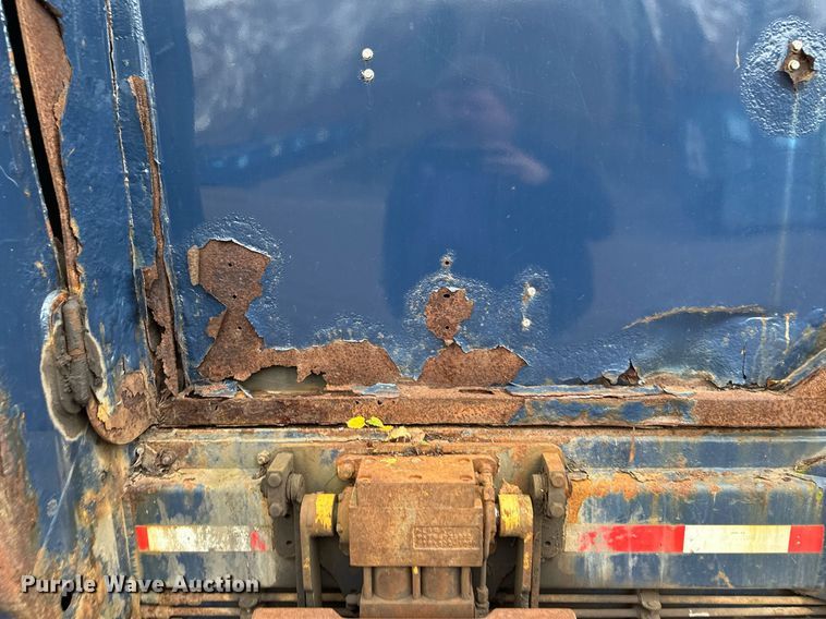 image for item MQ9521 2007 International 7400  refuse truck