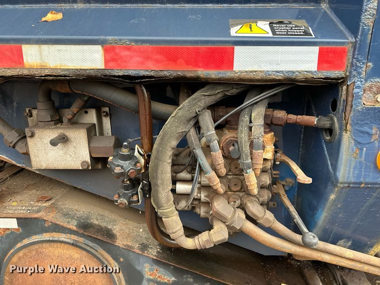 image for item MQ9521 2007 International 7400  refuse truck