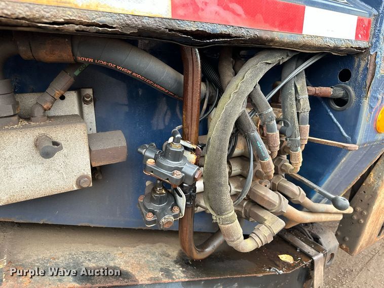 image for item MQ9521 2007 International 7400  refuse truck