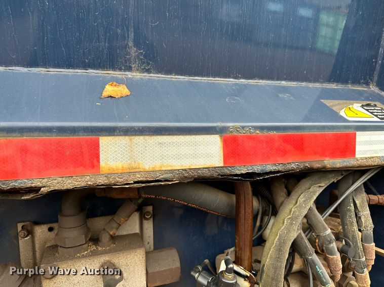 image for item MQ9521 2007 International 7400  refuse truck