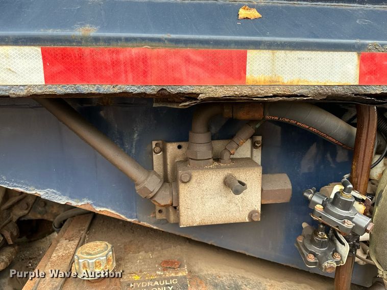 image for item MQ9521 2007 International 7400  refuse truck