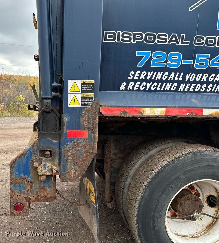 image for item MQ9521 2007 International 7400  refuse truck