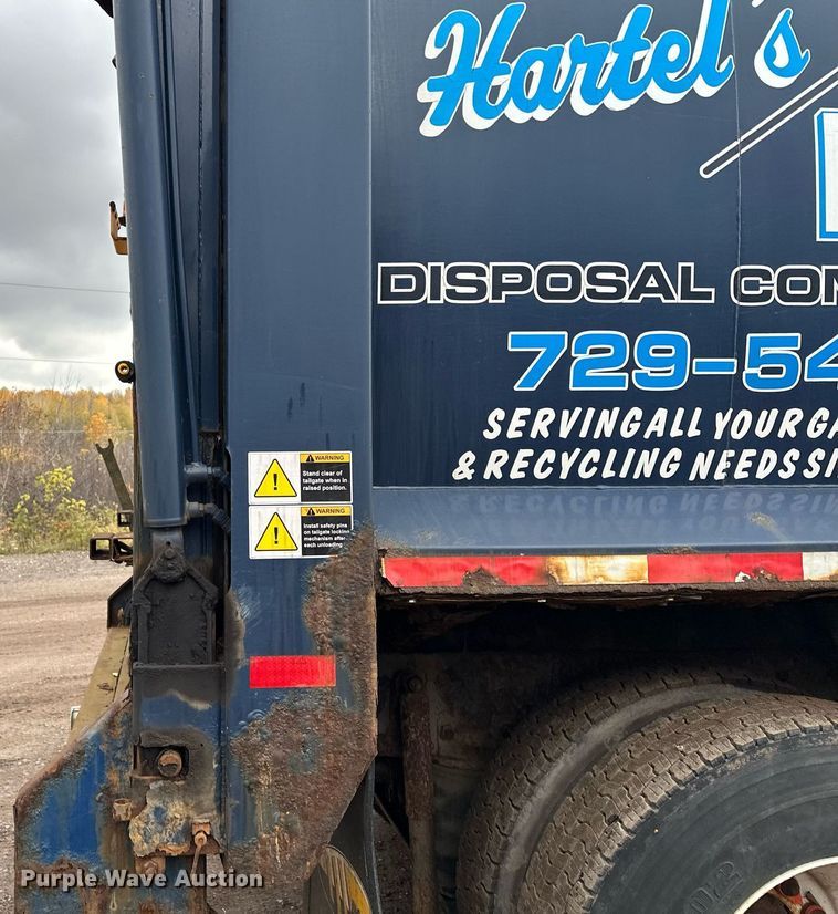 image for item MQ9521 2007 International 7400  refuse truck