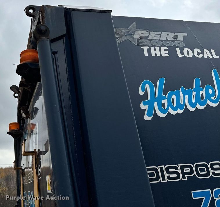 image for item MQ9521 2007 International 7400  refuse truck