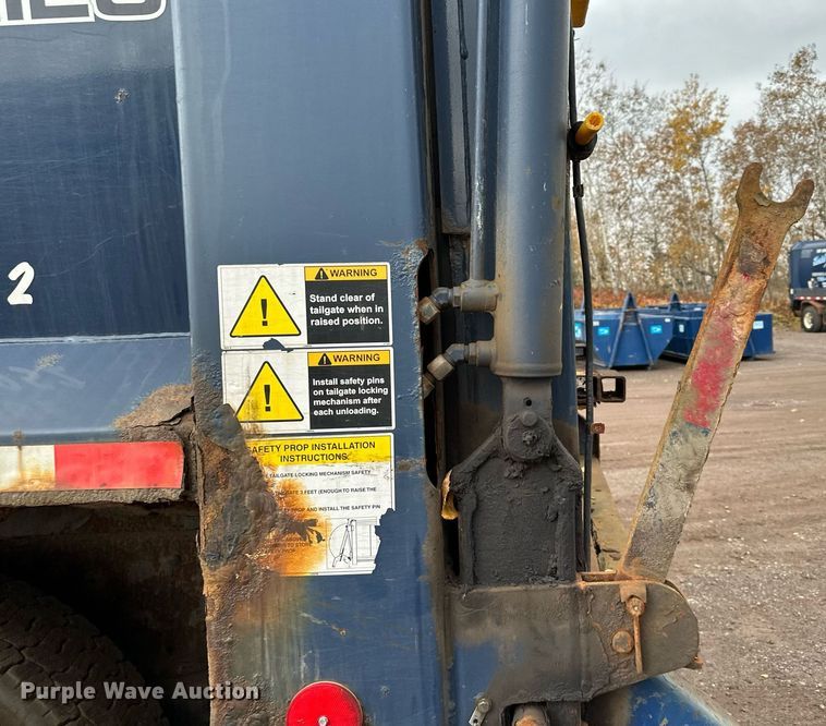 image for item MQ9521 2007 International 7400  refuse truck