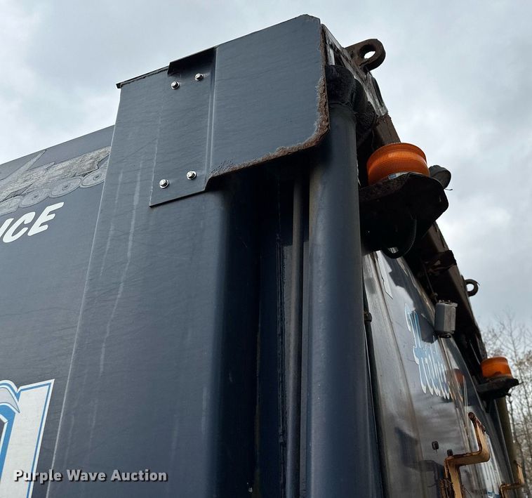 image for item MQ9521 2007 International 7400  refuse truck