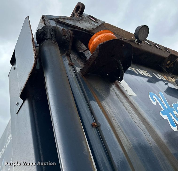 image for item MQ9521 2007 International 7400  refuse truck