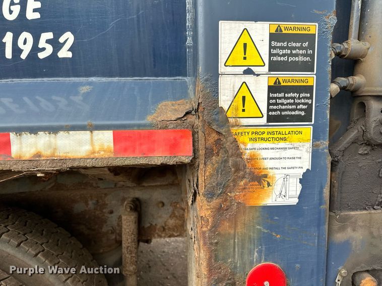 image for item MQ9521 2007 International 7400  refuse truck