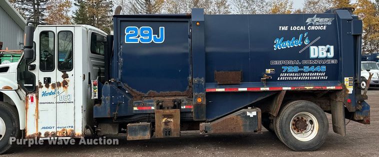 image for item MQ9521 2007 International 7400  refuse truck