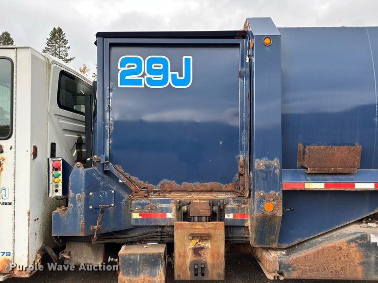 image for item MQ9521 2007 International 7400  refuse truck