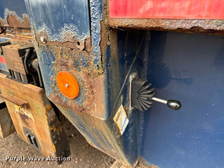 image for item MQ9521 2007 International 7400  refuse truck