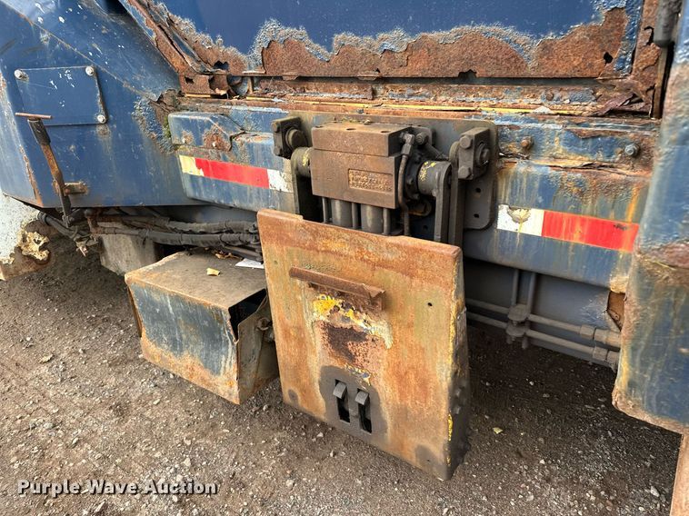 image for item MQ9521 2007 International 7400  refuse truck