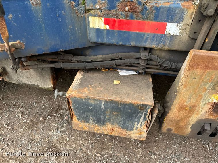 image for item MQ9521 2007 International 7400  refuse truck