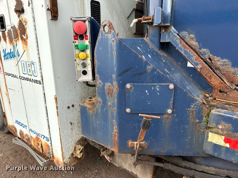 image for item MQ9521 2007 International 7400  refuse truck