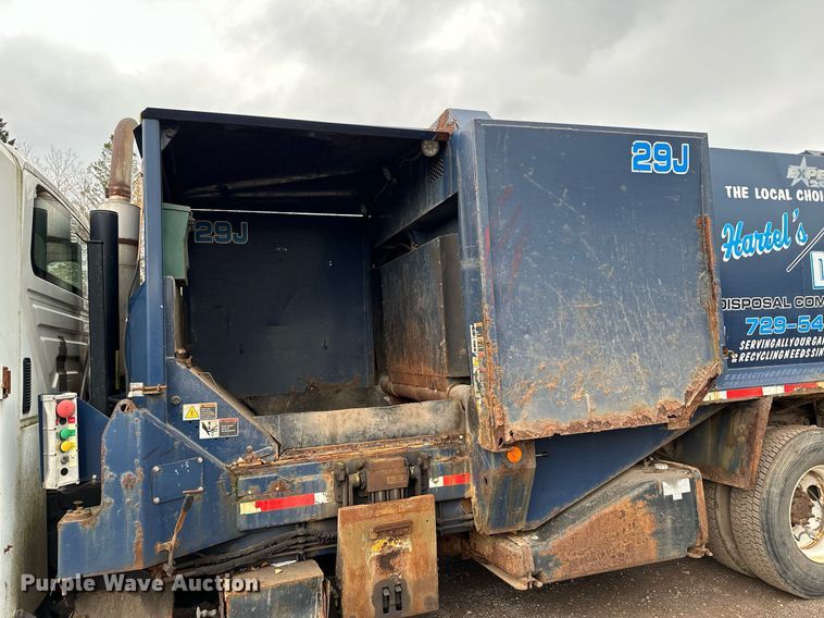 image for item MQ9521 2007 International 7400  refuse truck