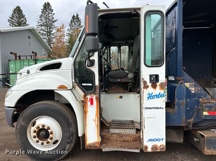 image for item MQ9521 2007 International 7400  refuse truck