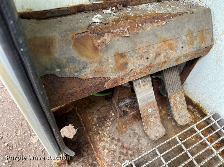 image for item MQ9521 2007 International 7400  refuse truck