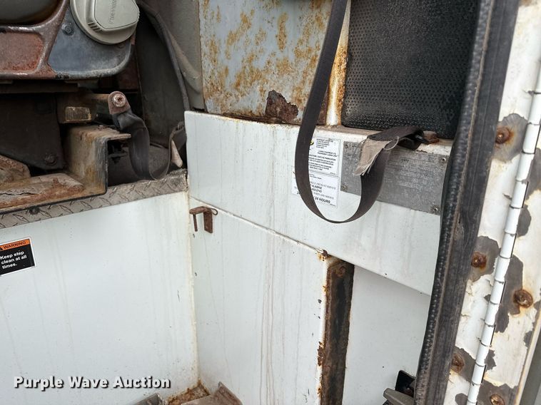 image for item MQ9521 2007 International 7400  refuse truck