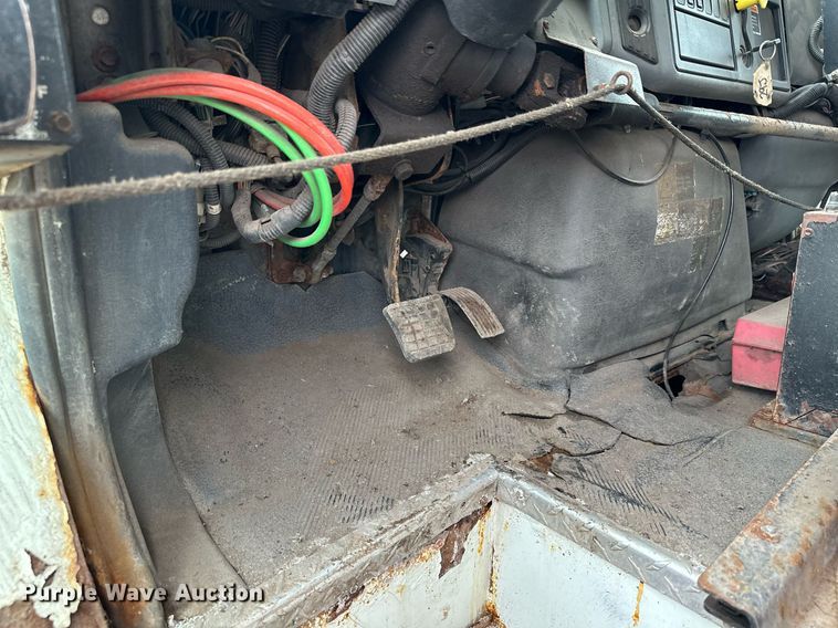 image for item MQ9521 2007 International 7400  refuse truck