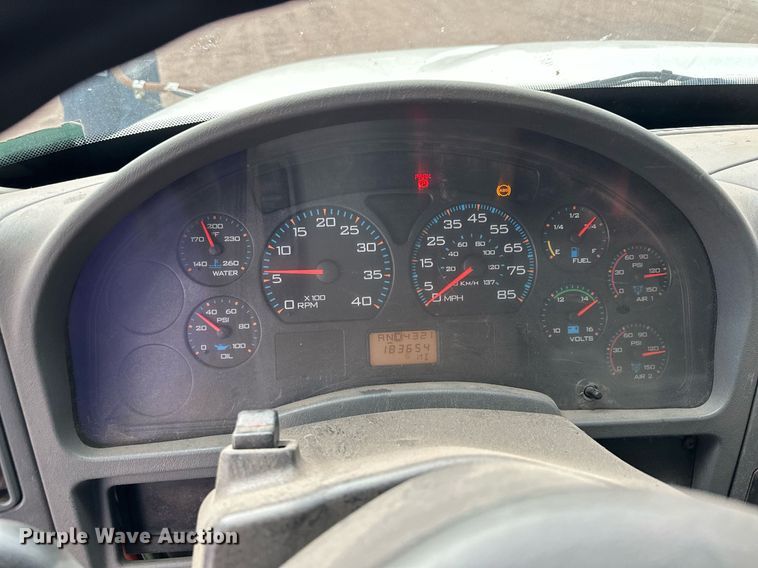 image for item MQ9521 2007 International 7400  refuse truck