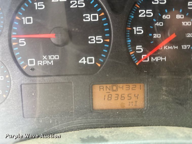 image for item MQ9521 2007 International 7400  refuse truck