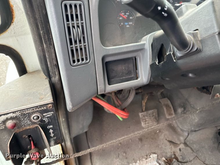 image for item MQ9521 2007 International 7400  refuse truck