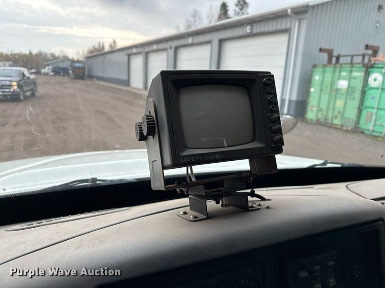 image for item MQ9521 2007 International 7400  refuse truck