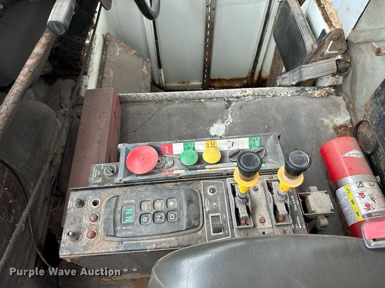 image for item MQ9521 2007 International 7400  refuse truck