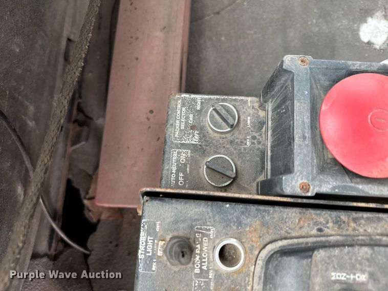 image for item MQ9521 2007 International 7400  refuse truck