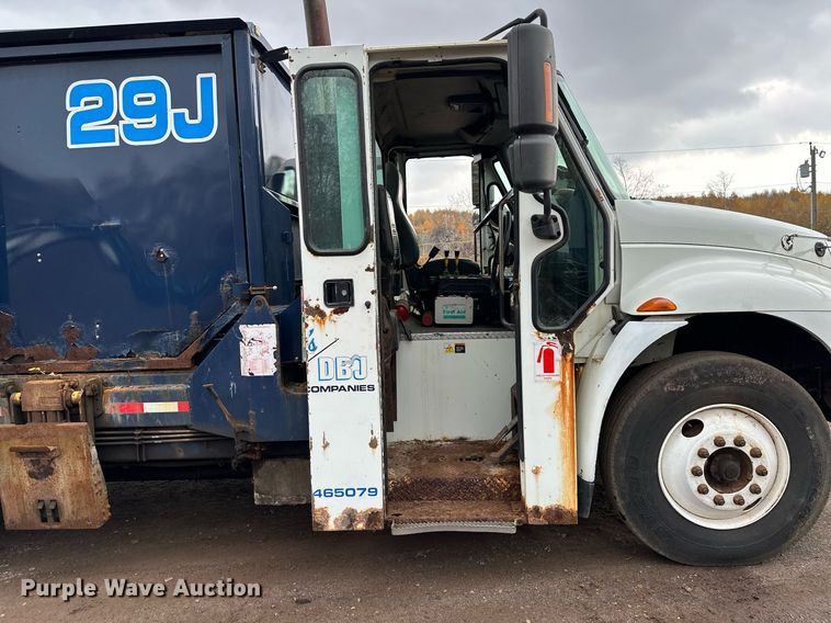 image for item MQ9521 2007 International 7400  refuse truck