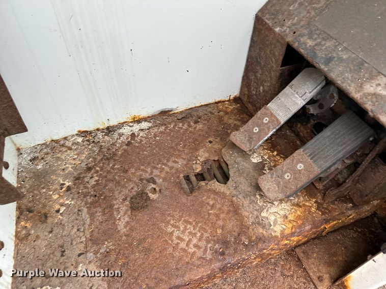 image for item MQ9521 2007 International 7400  refuse truck