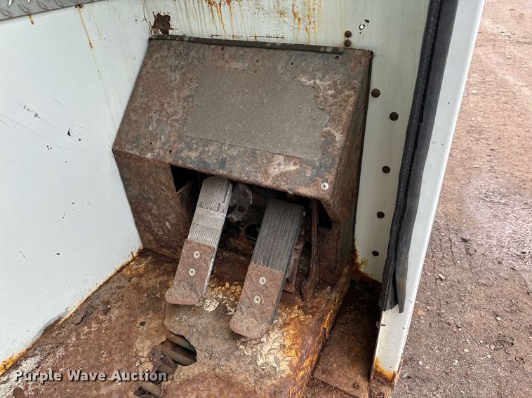 image for item MQ9521 2007 International 7400  refuse truck