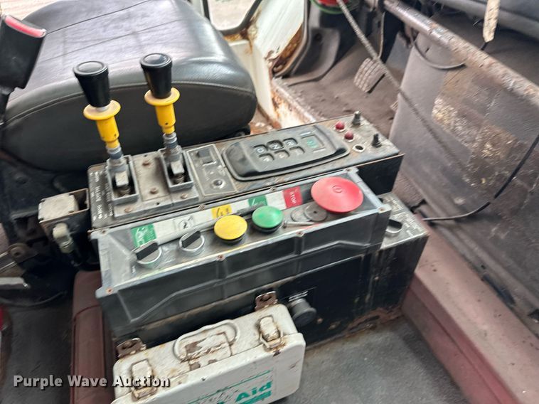 image for item MQ9521 2007 International 7400  refuse truck