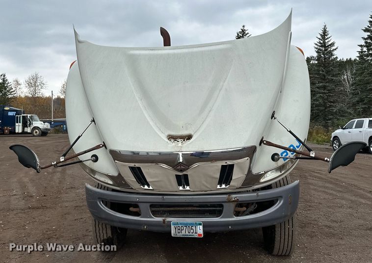 image for item MQ9521 2007 International 7400  refuse truck