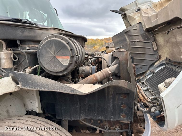 image for item MQ9521 2007 International 7400  refuse truck