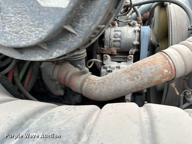 image for item MQ9521 2007 International 7400  refuse truck