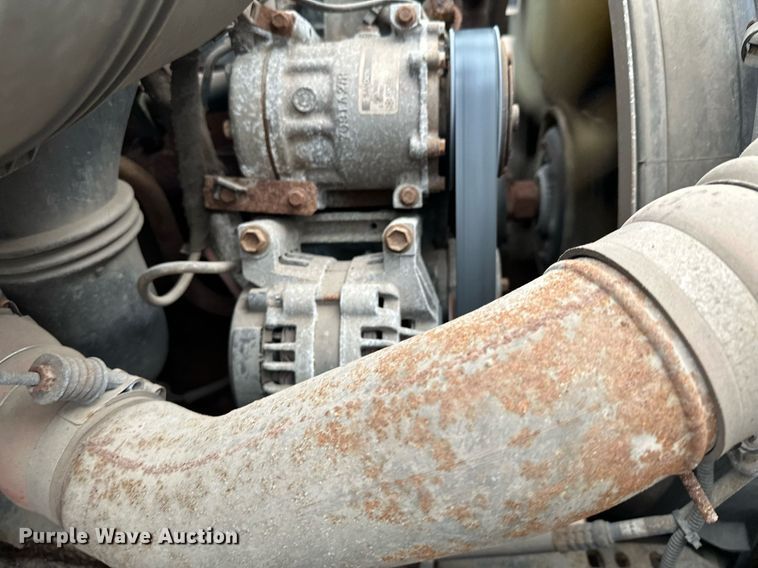 image for item MQ9521 2007 International 7400  refuse truck