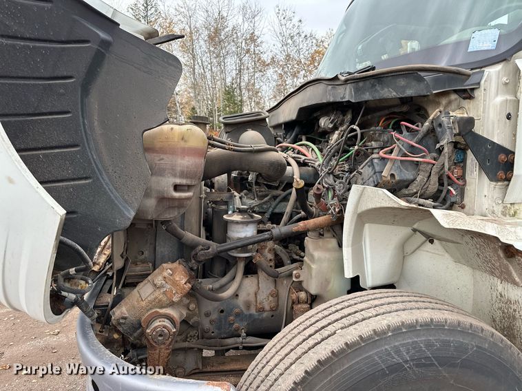 image for item MQ9521 2007 International 7400  refuse truck