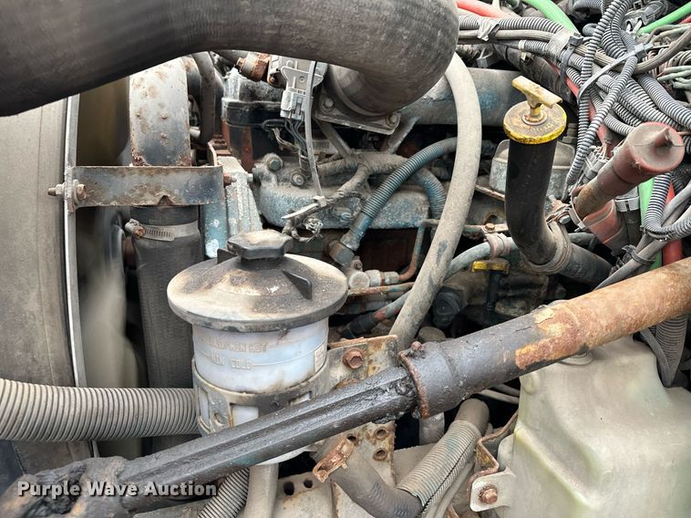 image for item MQ9521 2007 International 7400  refuse truck