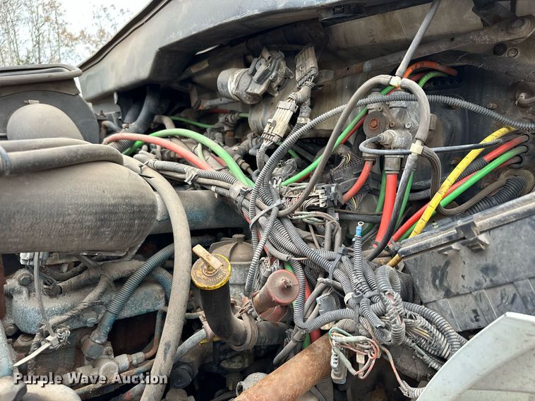 image for item MQ9521 2007 International 7400  refuse truck