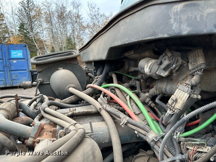 image for item MQ9521 2007 International 7400  refuse truck