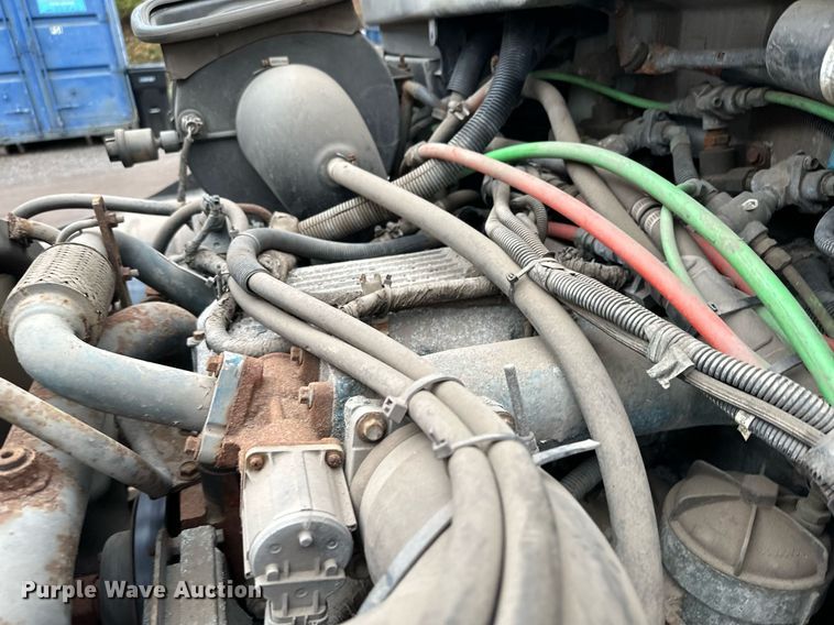 image for item MQ9521 2007 International 7400  refuse truck