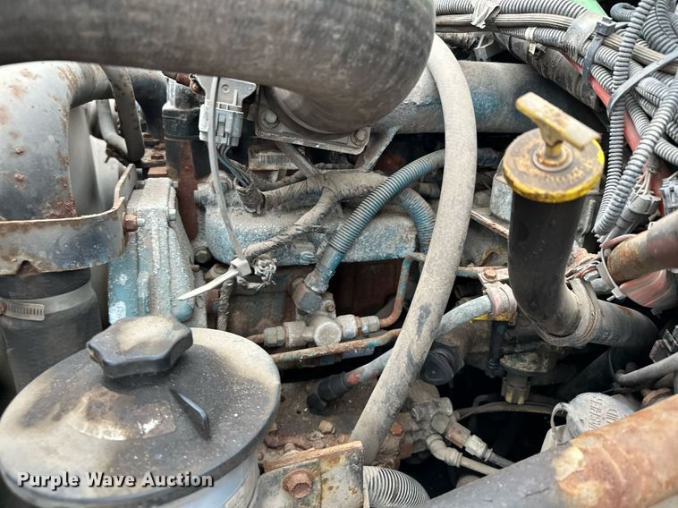 image for item MQ9521 2007 International 7400  refuse truck